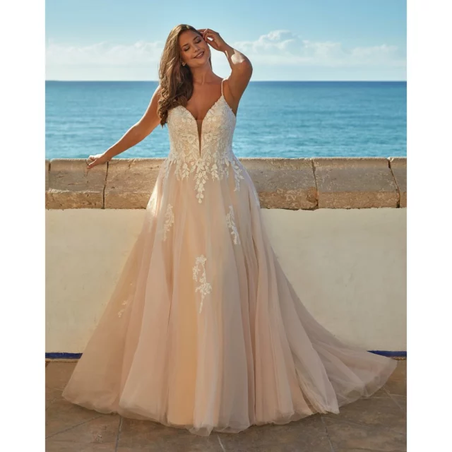 🚨 Alerte robe de mariée canon 🚨
Nouvelle collection fraîchement débarquée en boutique !

👰‍♀️ Pour les romantiques, les rockeuses, les bohèmes, les glam’ queens…
💸 Pour les petits, moyens et gros budgets.
💃 Pour les minis, les grandes, les pulpeuses, les sportives, les toutes-en-un.
💥 Pour celles qui veulent du « wow » et celles qui veulent juste être elles-mêmes.

Bref, LA robe de vos rêves est peut-être déjà là.
Spoiler alert : elle vous attend. 😍

📞 07.66.47.15.67

#NouvelleCollection #TeamBride #Mariée2025 #EssayageFun #RobeDeMariéePourToutes